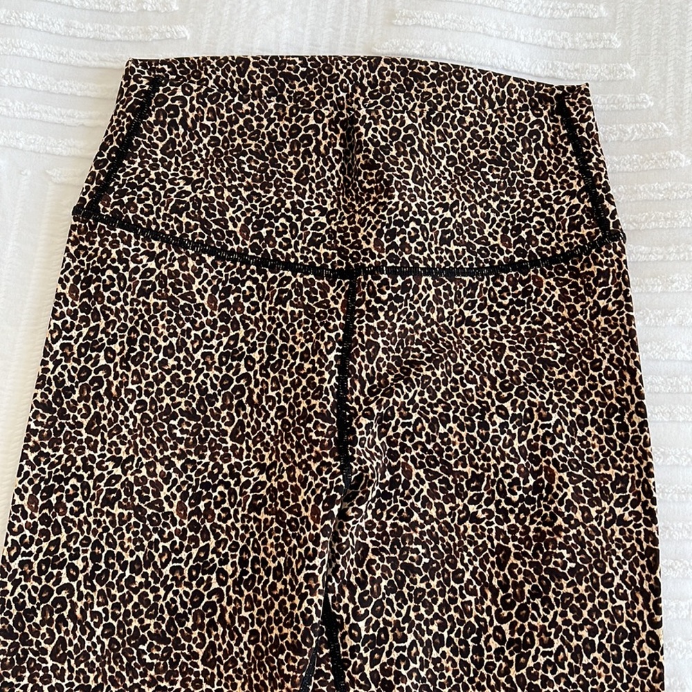 Varley Leopard Workout Set - Picture 13 of 14